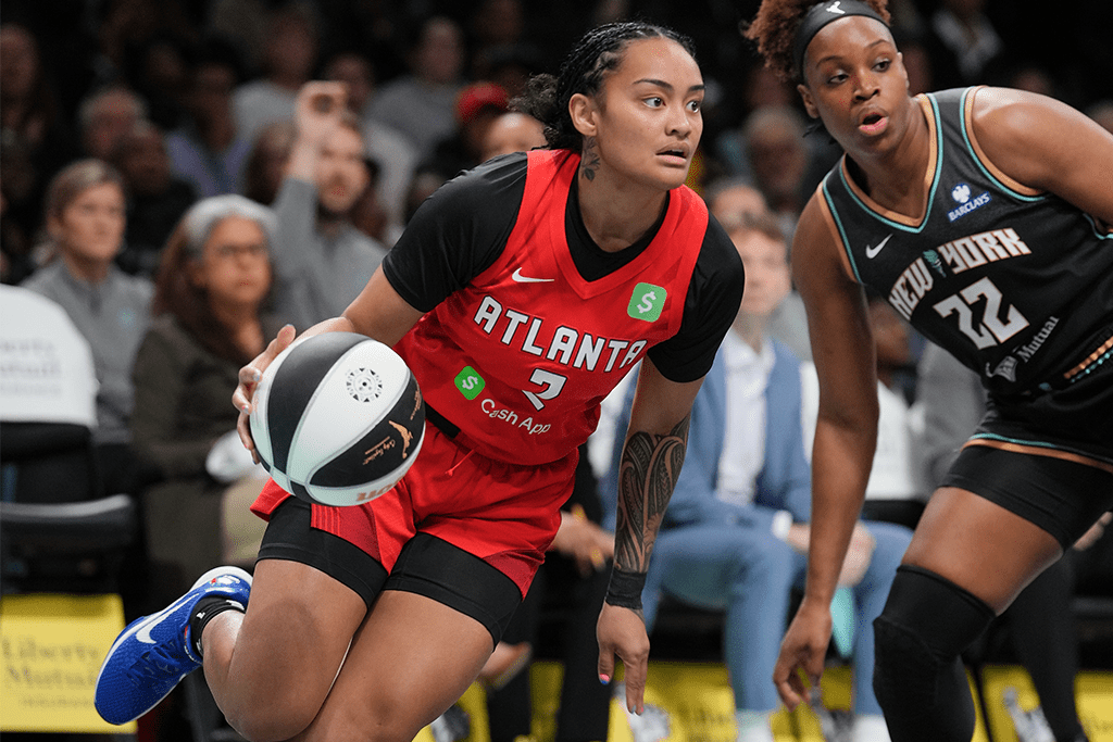 Atlanta Dream guard Te-Hina Paopao drives against New York Liberty forward Kennedy Burke. (Photo courtesy of the Atlanta Dream and Catalina Fragoso /Getty Images)